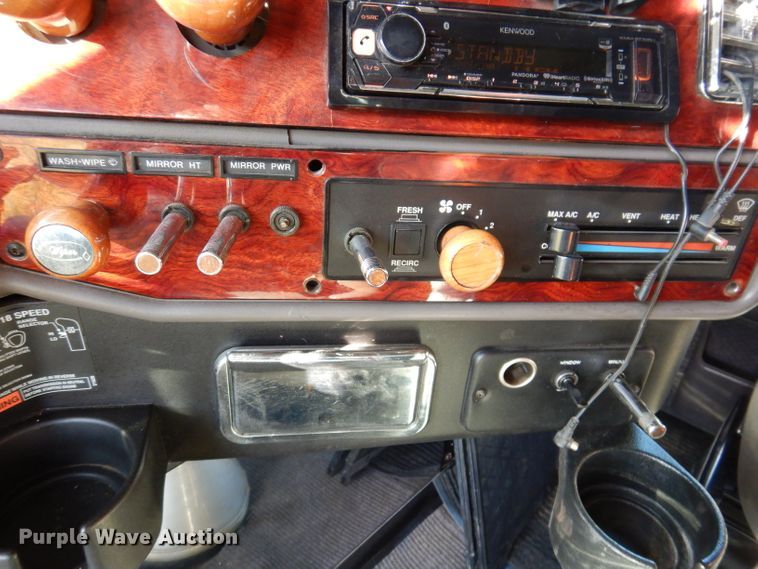 image for item KY9714 2001 Freightliner FLD132XL Classic  semi truck