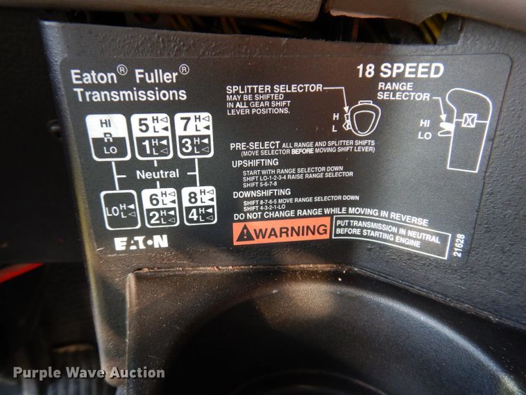 image for item KY9714 2001 Freightliner FLD132XL Classic  semi truck