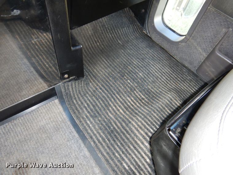 image for item KY9714 2001 Freightliner FLD132XL Classic  semi truck