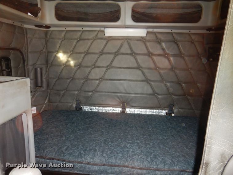 image for item KY9714 2001 Freightliner FLD132XL Classic  semi truck