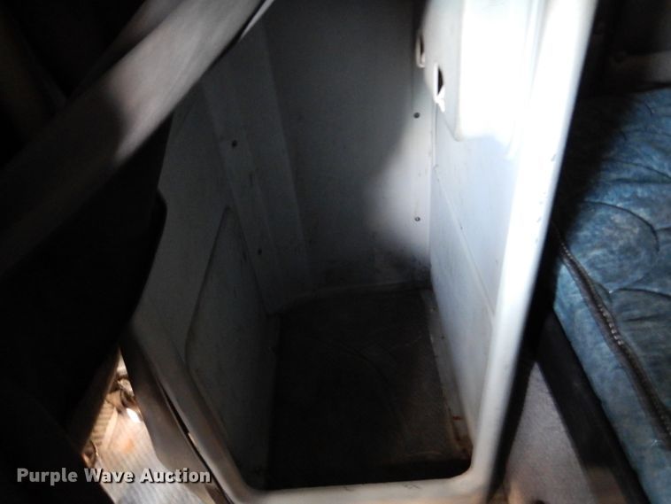 image for item KY9714 2001 Freightliner FLD132XL Classic  semi truck