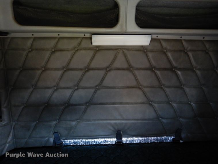 image for item KY9714 2001 Freightliner FLD132XL Classic  semi truck