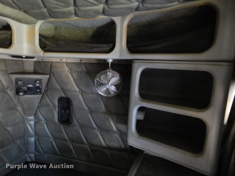 image for item KY9714 2001 Freightliner FLD132XL Classic  semi truck