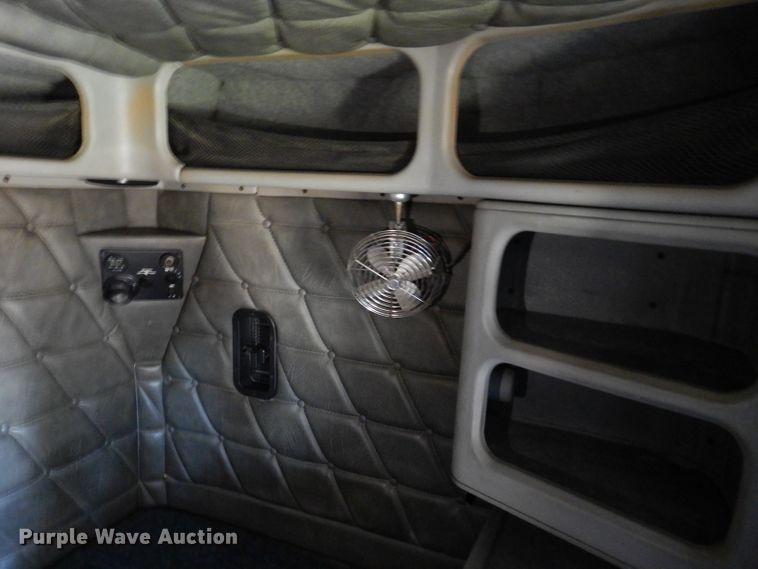 image for item KY9714 2001 Freightliner FLD132XL Classic  semi truck