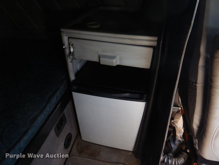 image for item KY9714 2001 Freightliner FLD132XL Classic  semi truck