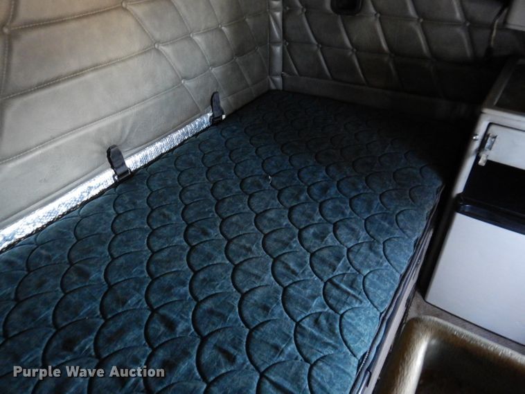 image for item KY9714 2001 Freightliner FLD132XL Classic  semi truck