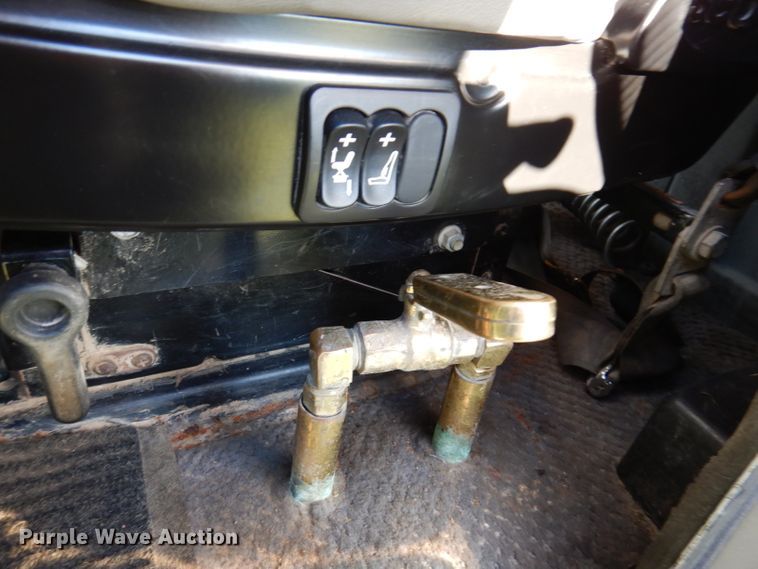 image for item KY9714 2001 Freightliner FLD132XL Classic  semi truck