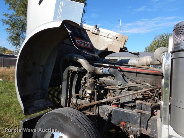 image for item KY9714 2001 Freightliner FLD132XL Classic  semi truck