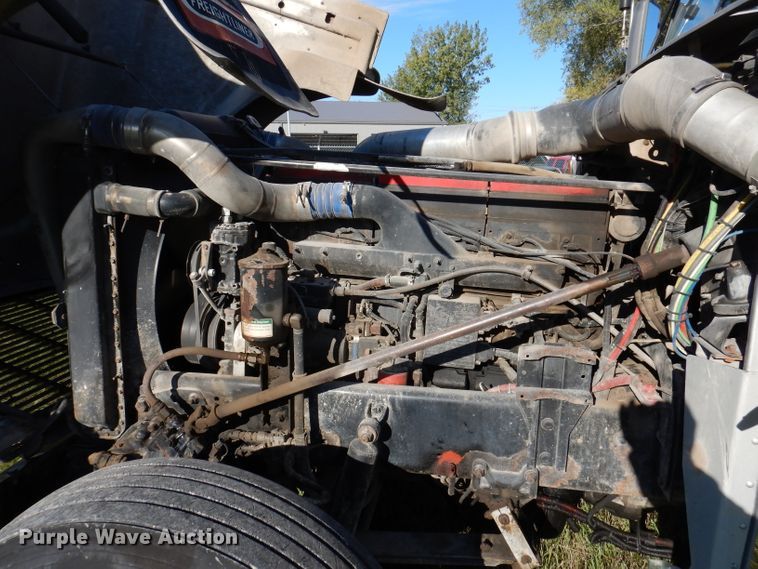 image for item KY9714 2001 Freightliner FLD132XL Classic  semi truck