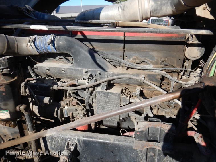 image for item KY9714 2001 Freightliner FLD132XL Classic  semi truck