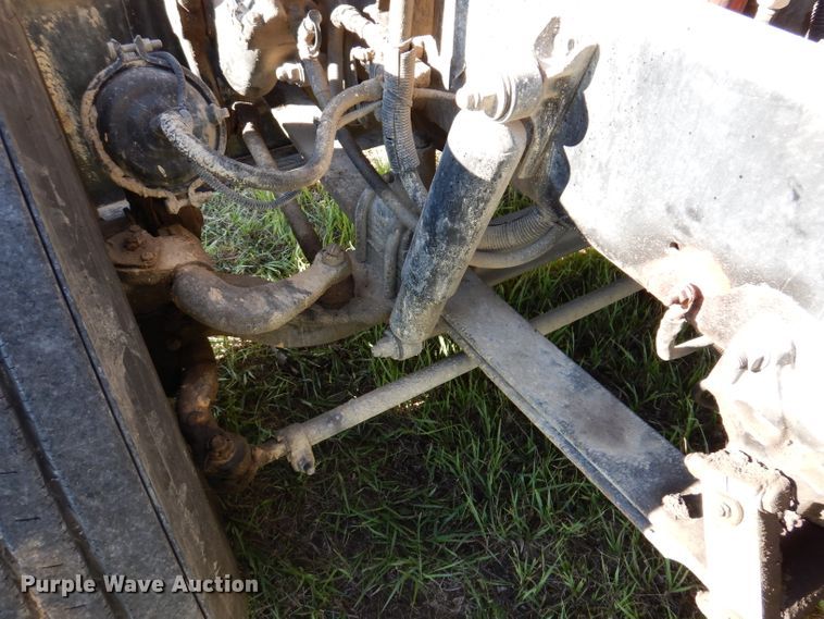 image for item KY9714 2001 Freightliner FLD132XL Classic  semi truck