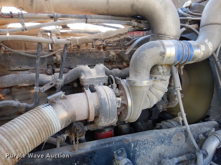 image for item KY9714 2001 Freightliner FLD132XL Classic  semi truck