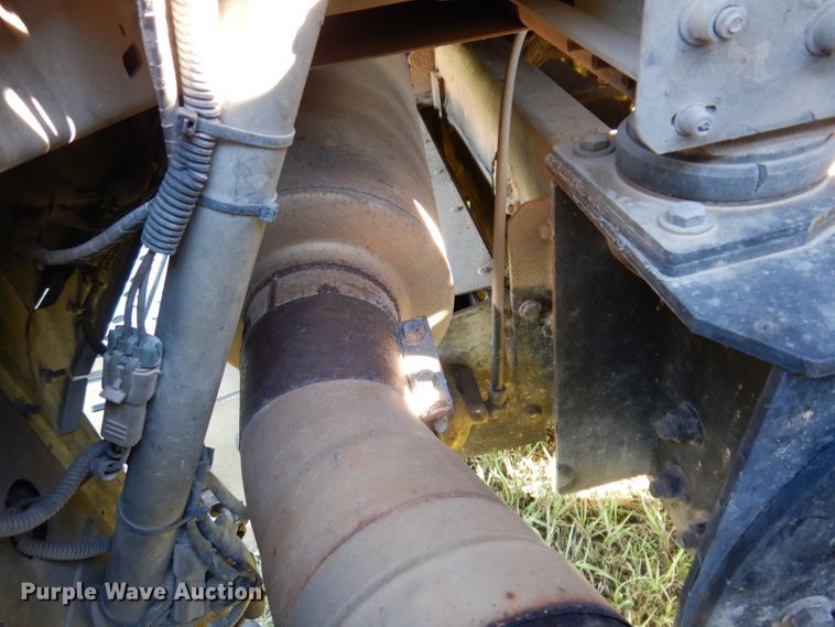 image for item KY9714 2001 Freightliner FLD132XL Classic  semi truck