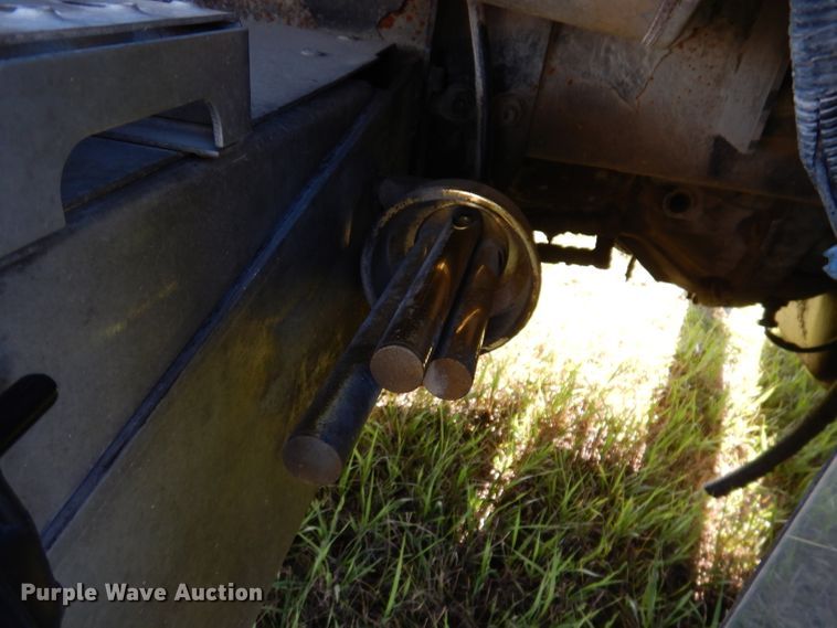 image for item KY9714 2001 Freightliner FLD132XL Classic  semi truck