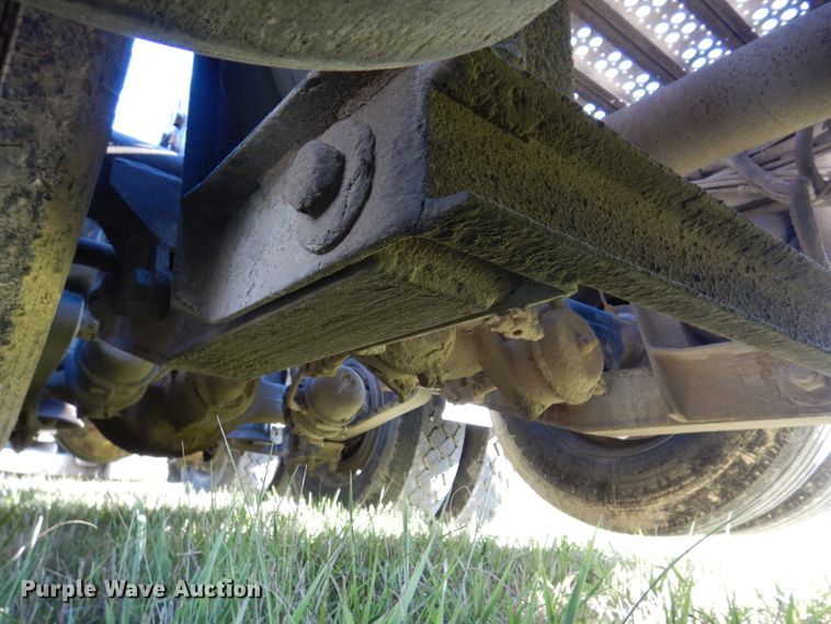 image for item KY9714 2001 Freightliner FLD132XL Classic  semi truck