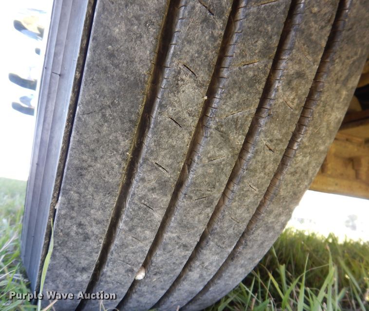 image for item KY9714 2001 Freightliner FLD132XL Classic  semi truck