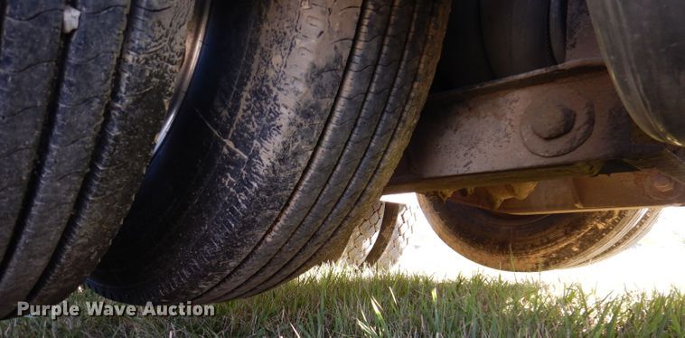 image for item KY9714 2001 Freightliner FLD132XL Classic  semi truck