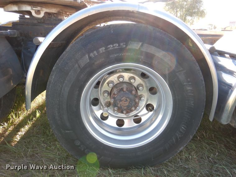 image for item KY9714 2001 Freightliner FLD132XL Classic  semi truck