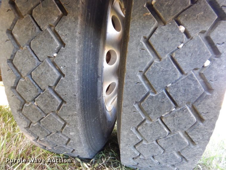 image for item KY9714 2001 Freightliner FLD132XL Classic  semi truck