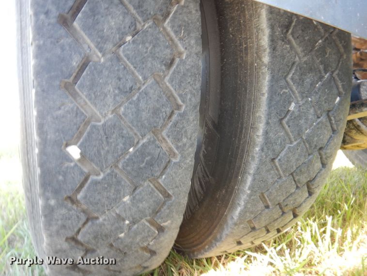 image for item KY9714 2001 Freightliner FLD132XL Classic  semi truck