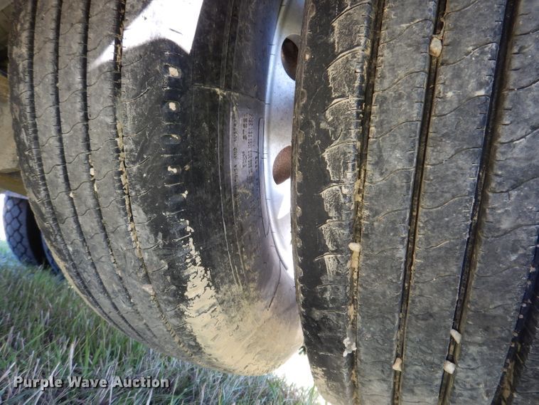 image for item KY9714 2001 Freightliner FLD132XL Classic  semi truck