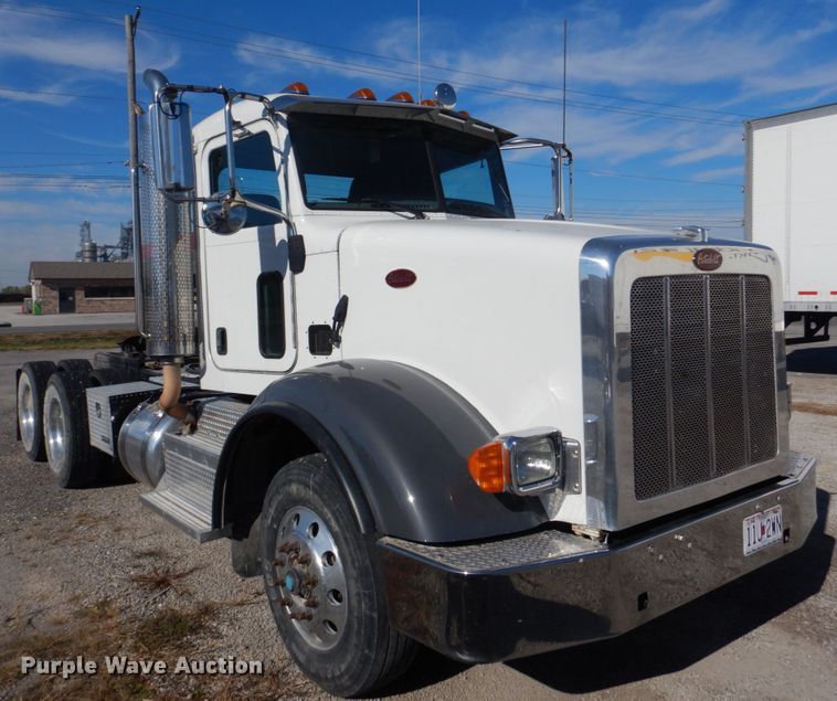 image for item L1395 2012 Peterbilt 365  semi truck