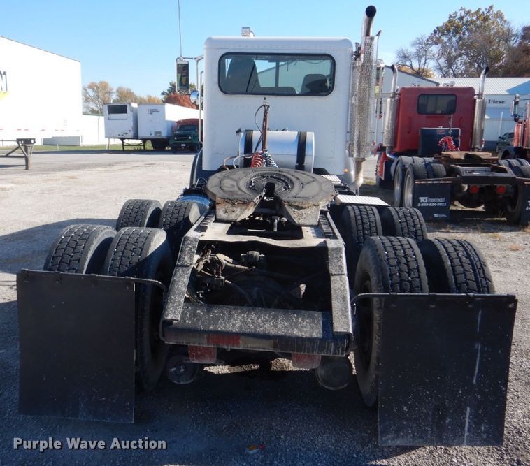 image for item L1395 2012 Peterbilt 365  semi truck