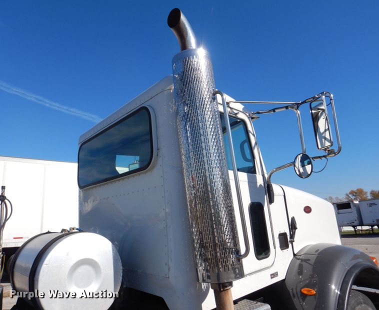image for item L1395 2012 Peterbilt 365  semi truck
