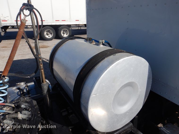 image for item L1395 2012 Peterbilt 365  semi truck