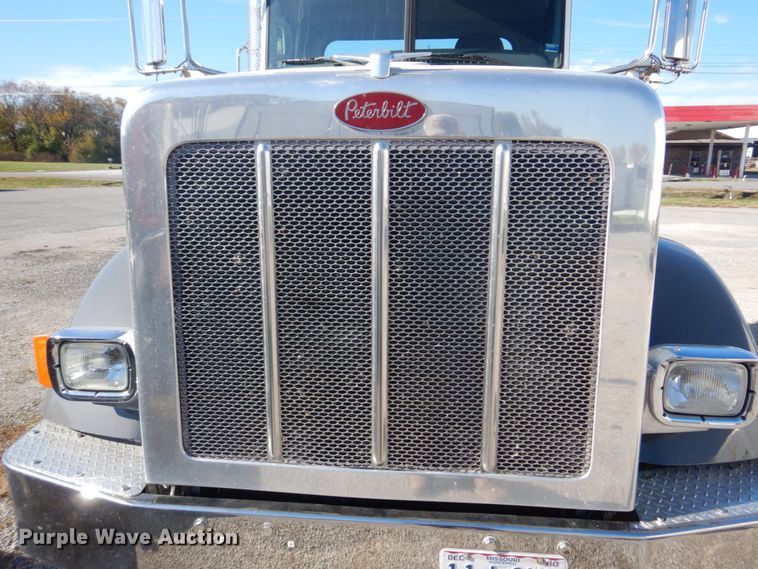 image for item L1395 2012 Peterbilt 365  semi truck