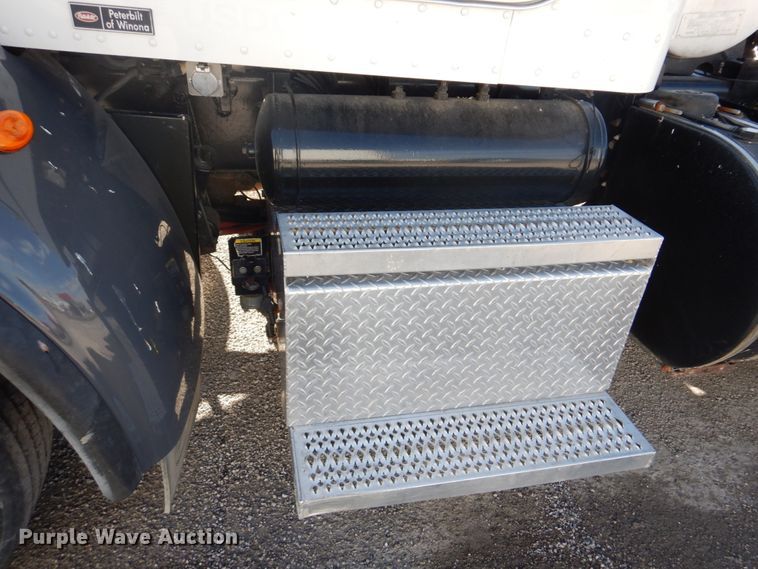 image for item L1395 2012 Peterbilt 365  semi truck