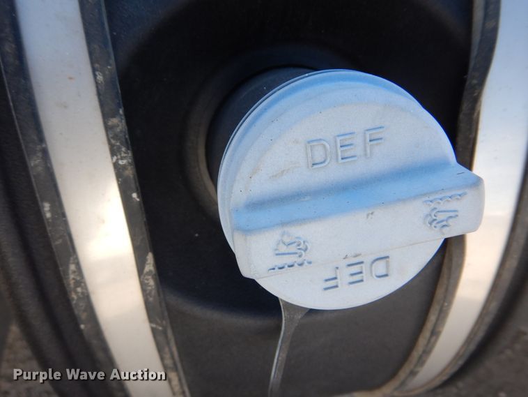 image for item L1395 2012 Peterbilt 365  semi truck