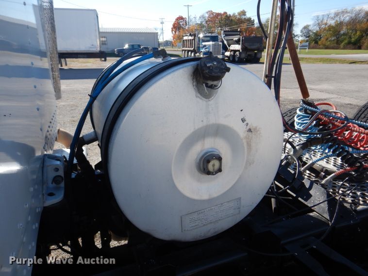 image for item L1395 2012 Peterbilt 365  semi truck