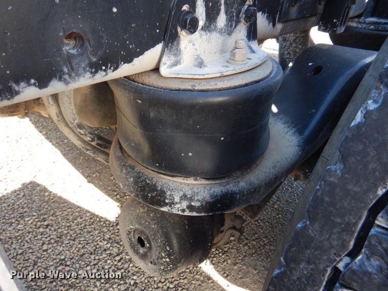 image for item L1395 2012 Peterbilt 365  semi truck