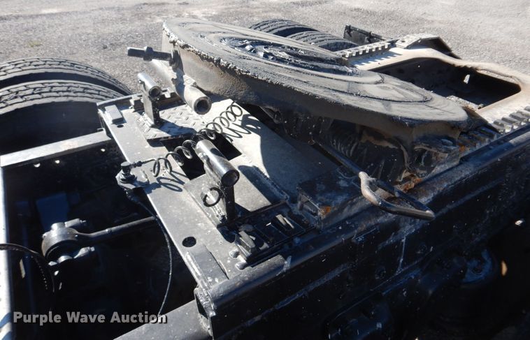 image for item L1395 2012 Peterbilt 365  semi truck