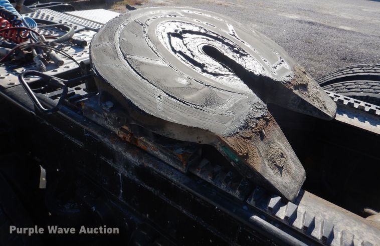 image for item L1395 2012 Peterbilt 365  semi truck