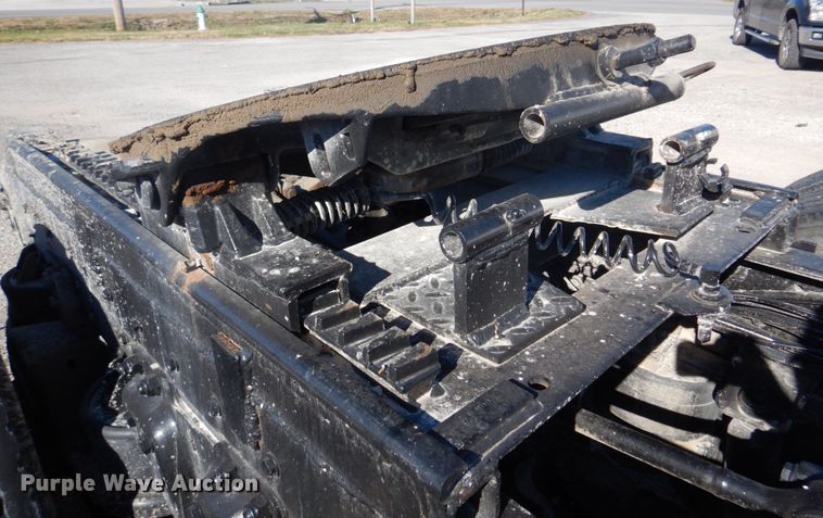 image for item L1395 2012 Peterbilt 365  semi truck