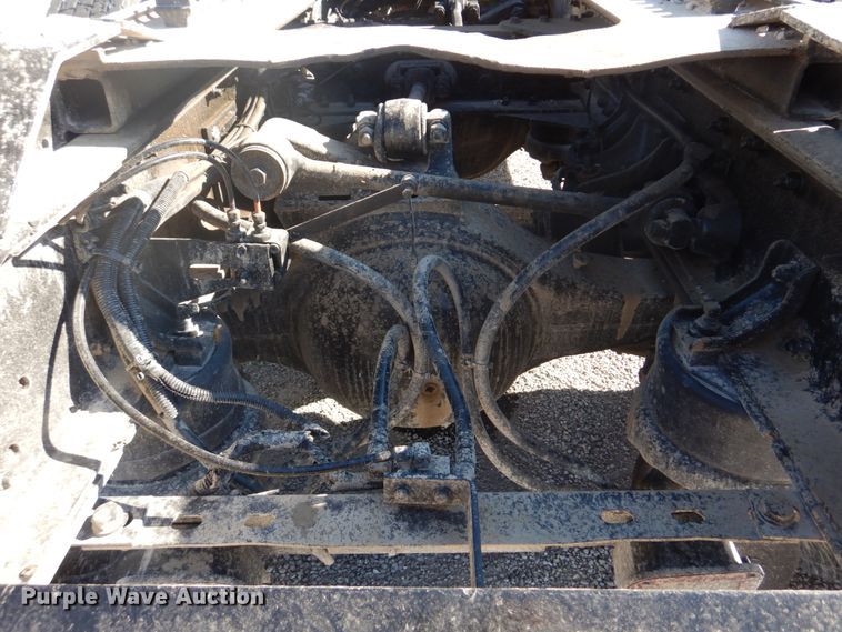 image for item L1395 2012 Peterbilt 365  semi truck