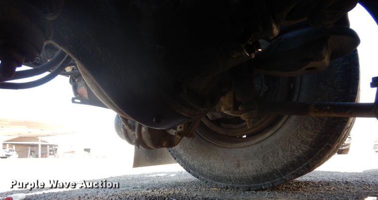 image for item L1395 2012 Peterbilt 365  semi truck