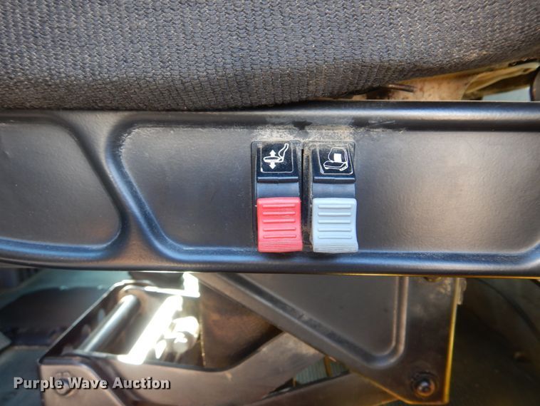 image for item L1395 2012 Peterbilt 365  semi truck