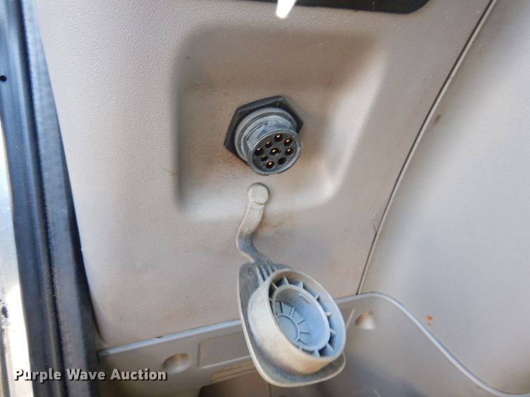 image for item L1395 2012 Peterbilt 365  semi truck