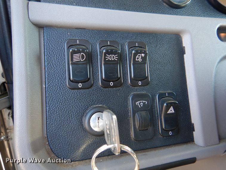 image for item L1395 2012 Peterbilt 365  semi truck