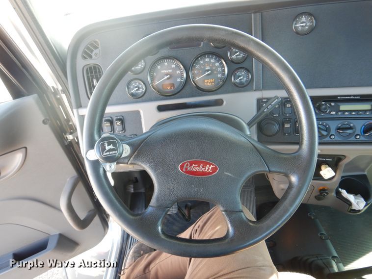 image for item L1395 2012 Peterbilt 365  semi truck