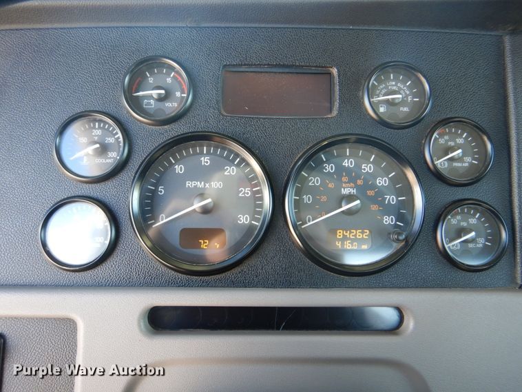 image for item L1395 2012 Peterbilt 365  semi truck