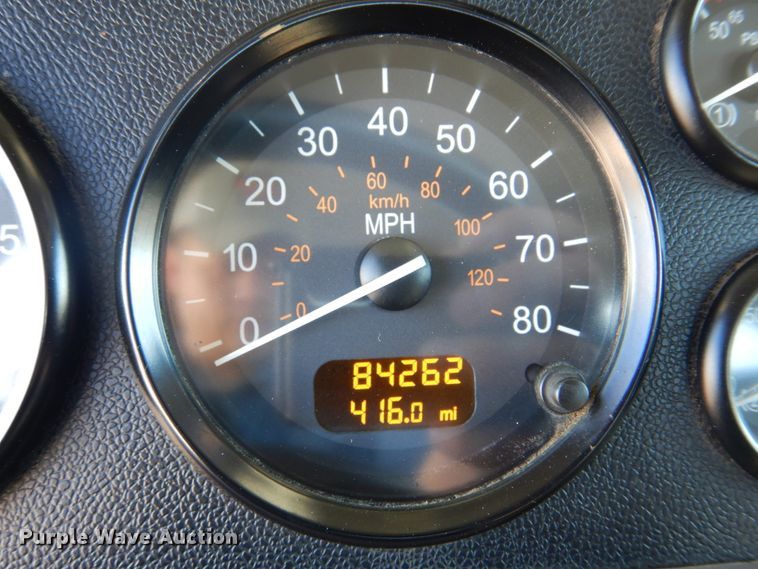 image for item L1395 2012 Peterbilt 365  semi truck