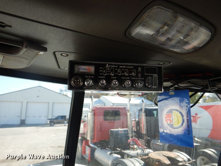 image for item L1395 2012 Peterbilt 365  semi truck