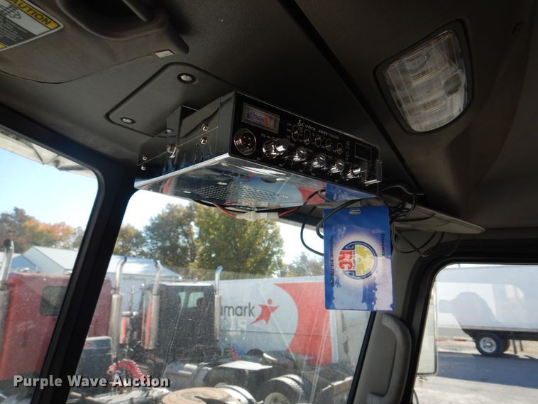 image for item L1395 2012 Peterbilt 365  semi truck