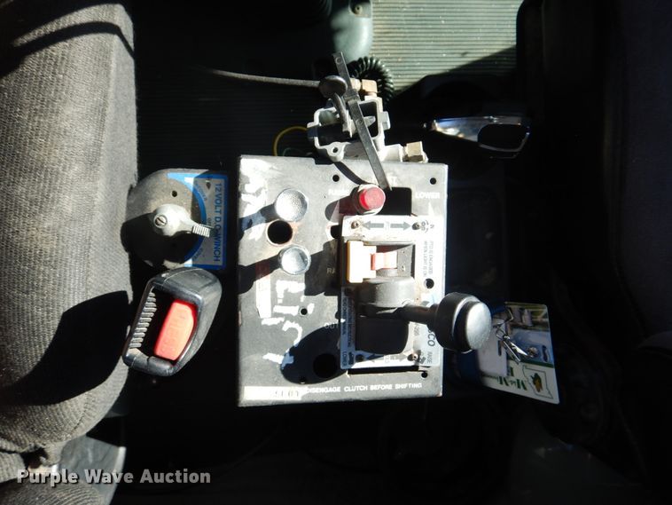 image for item L1395 2012 Peterbilt 365  semi truck