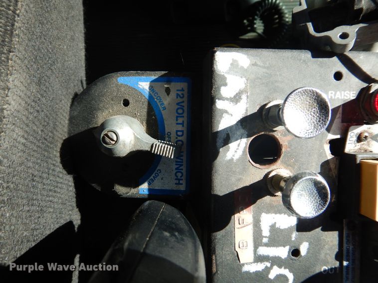 image for item L1395 2012 Peterbilt 365  semi truck