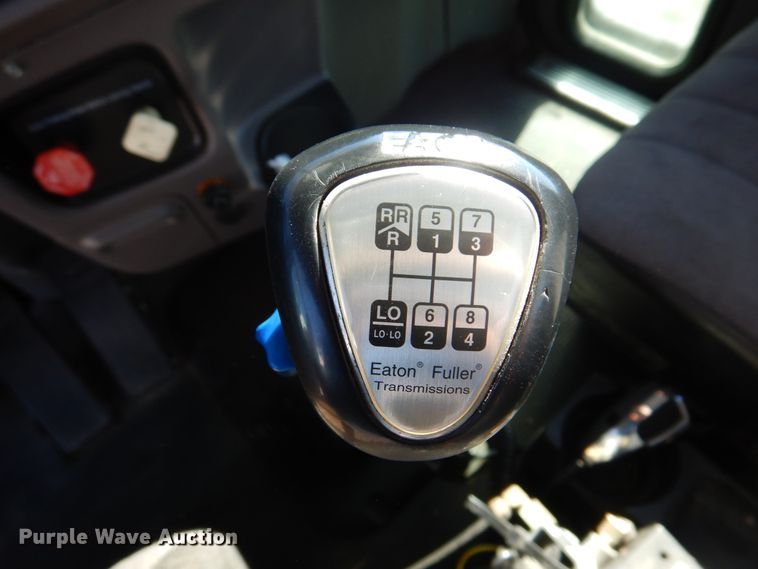 image for item L1395 2012 Peterbilt 365  semi truck